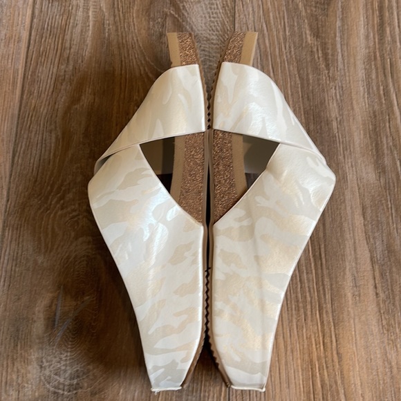 Volatile’s Ablette Slide Sandals - Picture 8 of 11